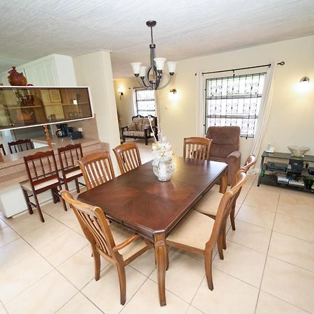 Spacious 3-Bedroom Home - Regency Park บริดจ์ทาวน์ ภายนอก รูปภาพ