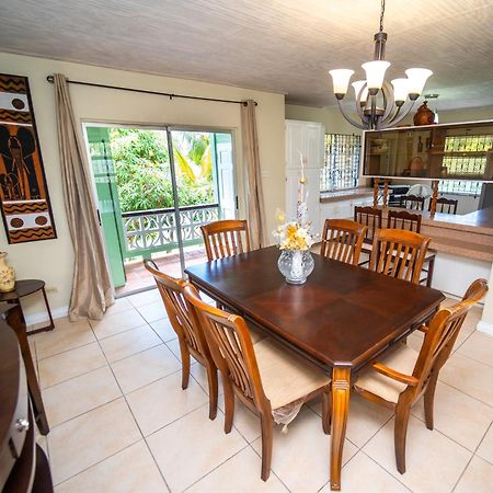 Spacious 3-Bedroom Home - Regency Park บริดจ์ทาวน์ ภายนอก รูปภาพ