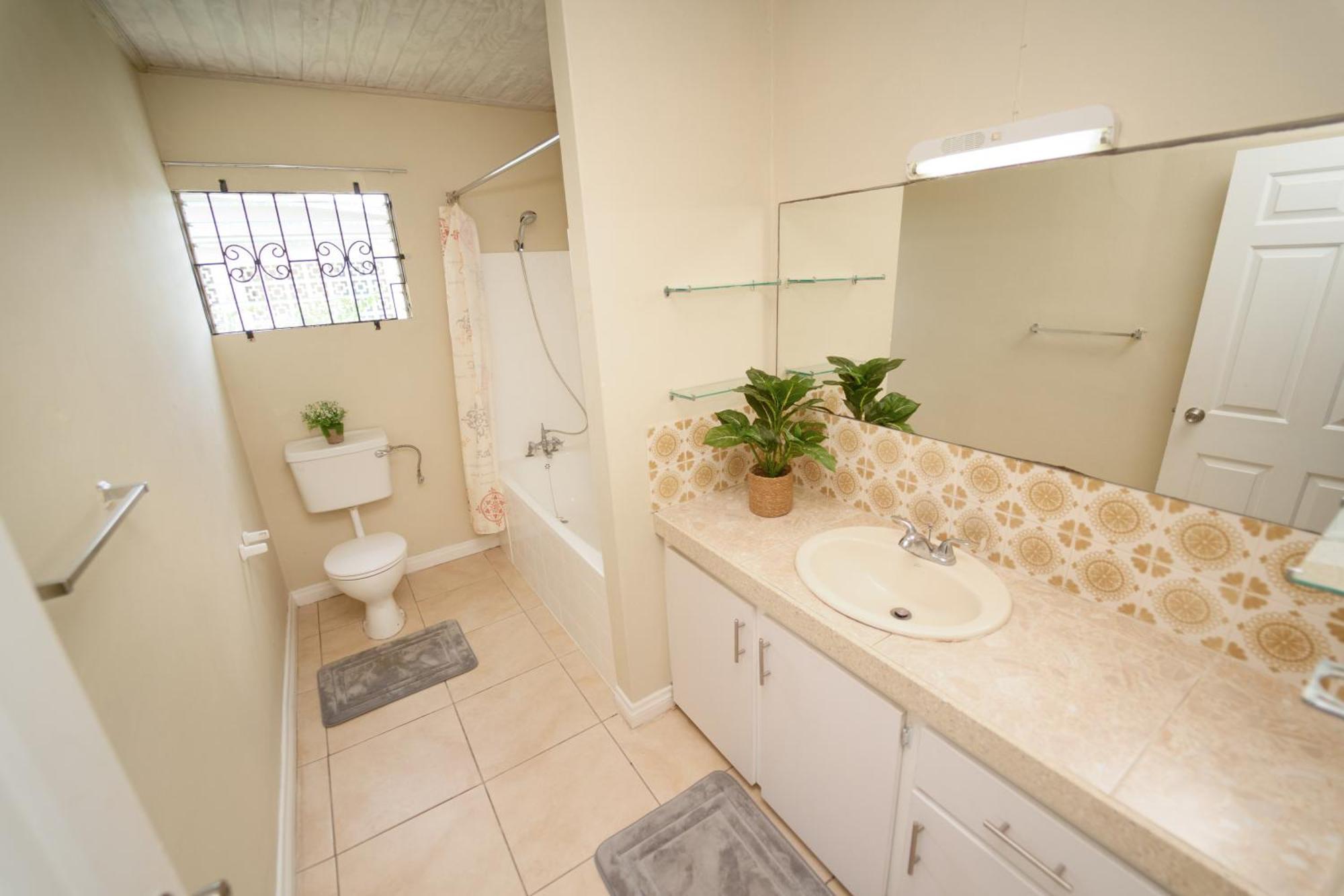 Spacious 3-Bedroom Home - Regency Park บริดจ์ทาวน์ ภายนอก รูปภาพ