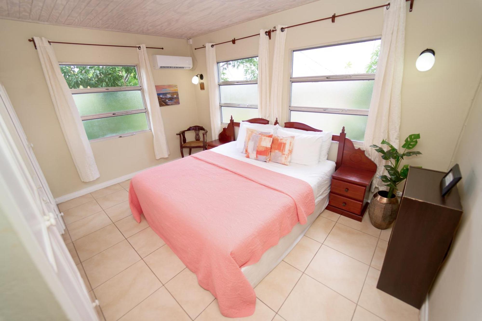 Spacious 3-Bedroom Home - Regency Park บริดจ์ทาวน์ ภายนอก รูปภาพ